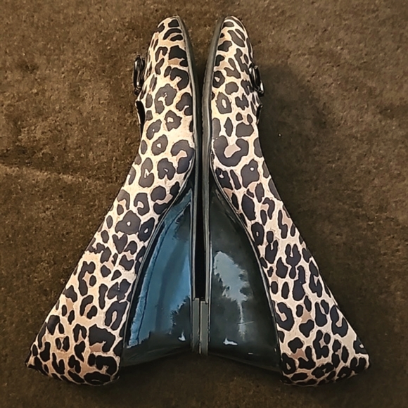 Bandalino Animal Print Wedges - Picture 4 of 16